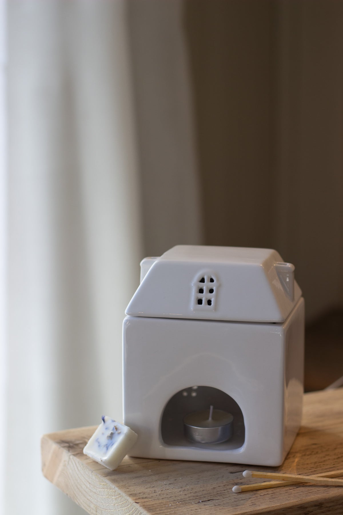 Cosy Cottage / House Wax Melt Burner